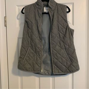 Old Navy quilted vest, gray, size medium, EUC